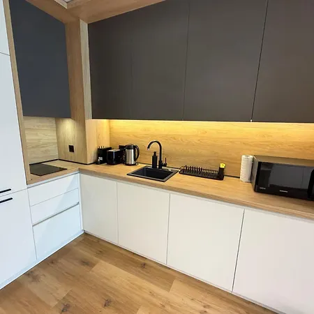 Capri Cozy Near Metro W Working Desk And Wifi Апартаменты