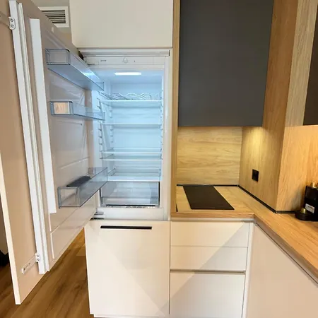 Апартаменты Capri Cozy Near Metro W Working Desk And Wifi *