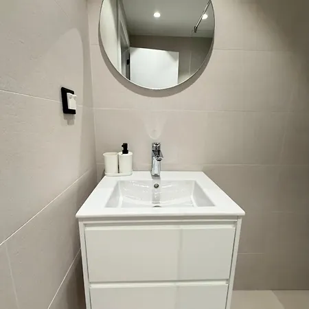 Апартаменты Capri Cozy Near Metro W Working Desk And Wifi *
