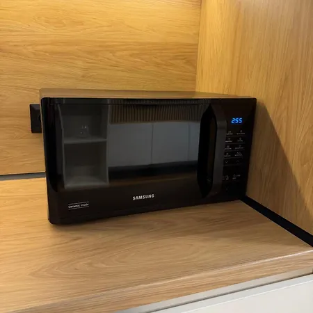 Capri Cozy Near Metro W Working Desk And Wifi Апартаменты