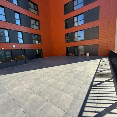 Capri Cozy Near Metro W Working Desk And Wifi Апартаменты
